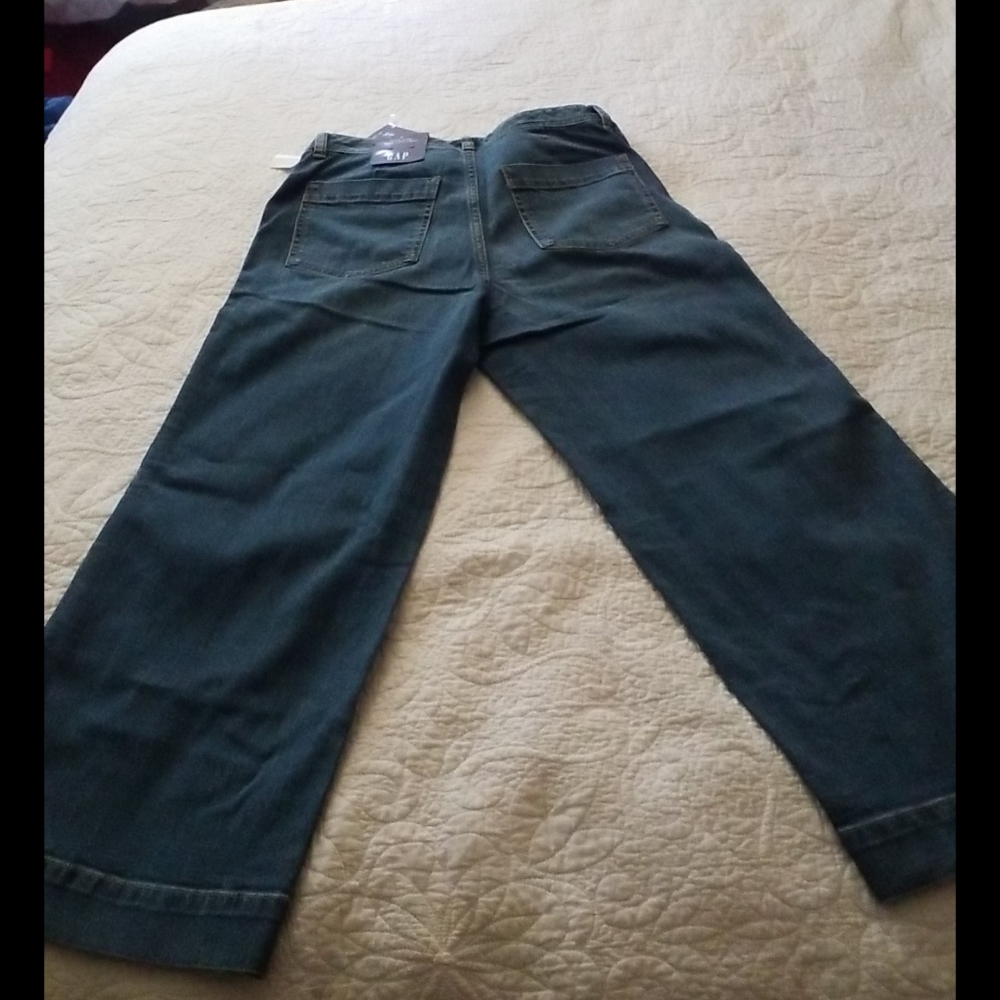 High Rise Crop - Picture 2 of 4